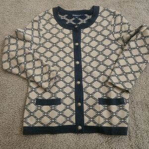 Pendleton Women's Black and Cream Sweater